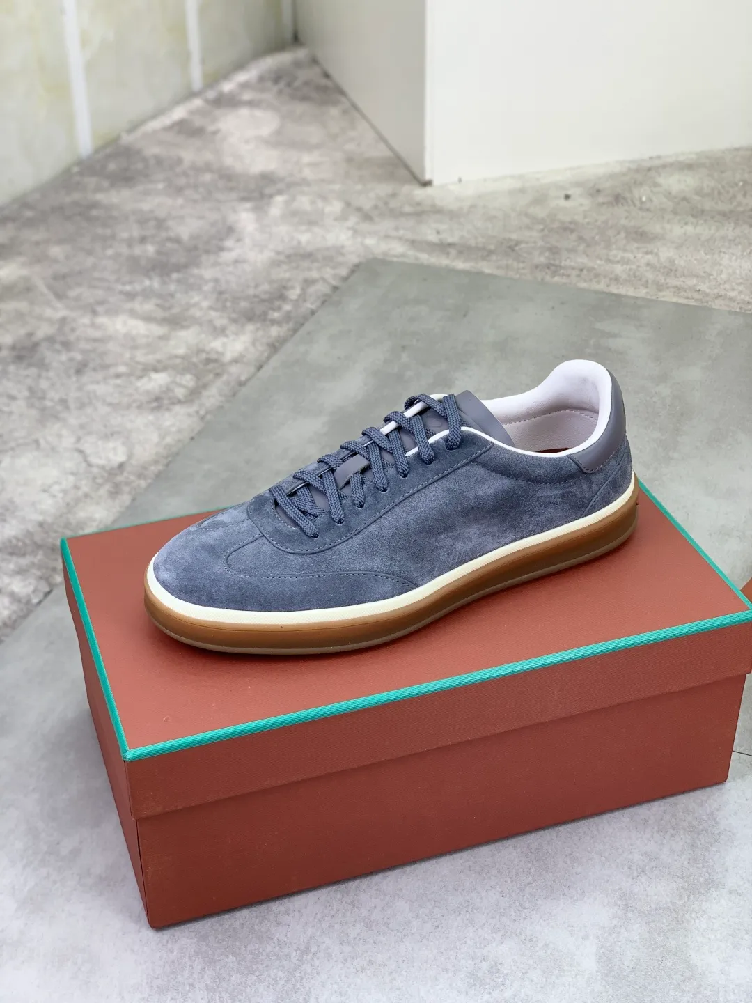 Men's men's shoes 💰P580 New model 💰 The latest casual shoes Loro Piana 💯 Top grade 💯 Buy the original copy 💯 Founded the existing Loro Piana company on April 24, 1924. It is the sixth generation of family operation, providing the best quality products to customers who are discerning about taste and quality. Imported original fly woven fabric with cowhide fabric, plain calfskin lining, hand-stitched thread with cowhide feet, original packaging, high-end outsole, size: 38-45 (customized for 46), 8️⃣ colors available